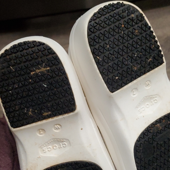 CROCS Classic White Slip-On Shoes Nurse Work Shoes Rain Snow Size W7 - Picture 6 of 15